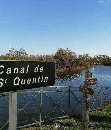 לינה וארוחת בוקר Ferme De Bonavis 3*